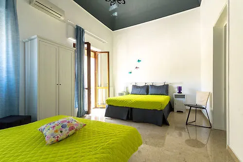 B&B La Casa Di Paola Trapani Bed & Breakfast